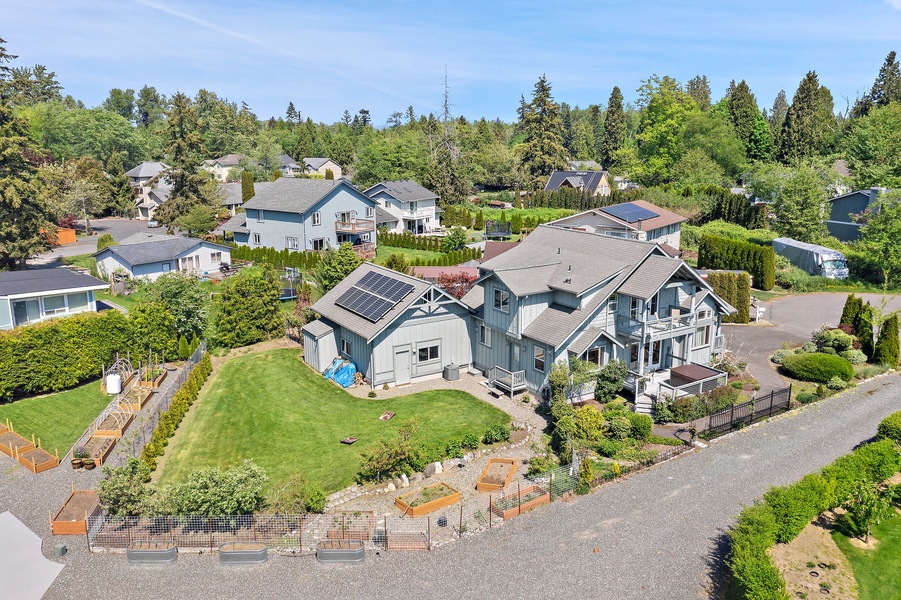 Bird's eye view of the property, perfect for any Gathering!