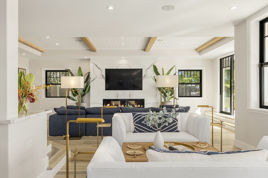 Designed in a clean and contemporary style, this immaculate estate includes an array of opulent furnishings &amp; amenities among the lush tropical landscape overlooking the bright blue waters of the Pacific ocean for a truly dazzling Hawaiian vacation