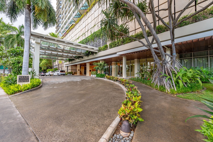 Welcoming driveway leading to the luxurious entrance of the property.