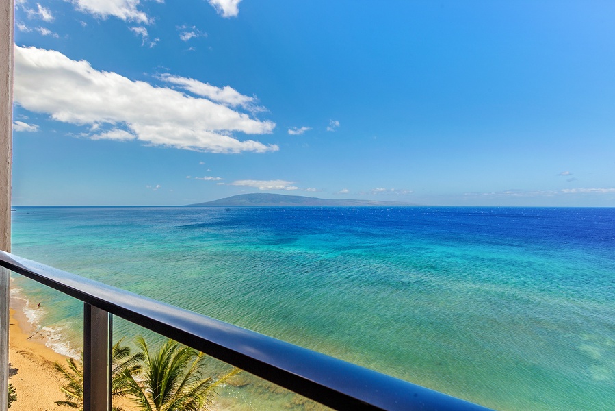 Let the panoramic ocean views from Mahana 1119 wash over you from your own private lanai.