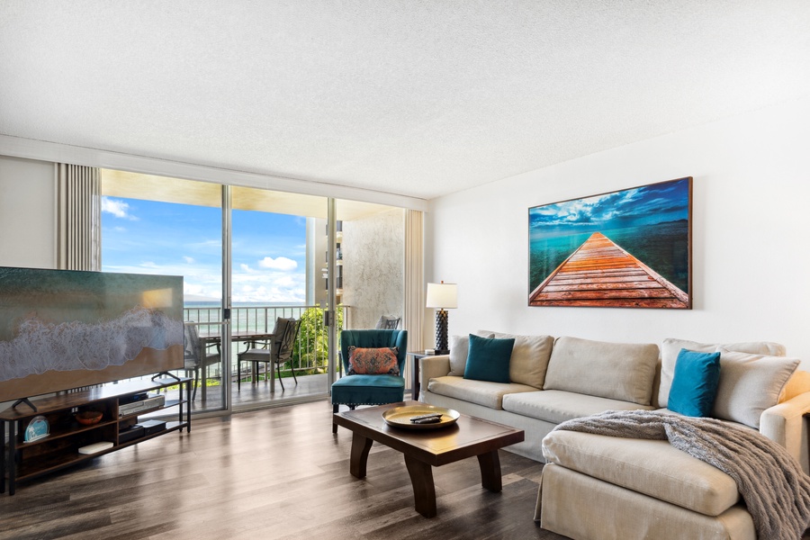 Ocean light fills Royal Kahana 308’s living room, bringing calm to every corner.