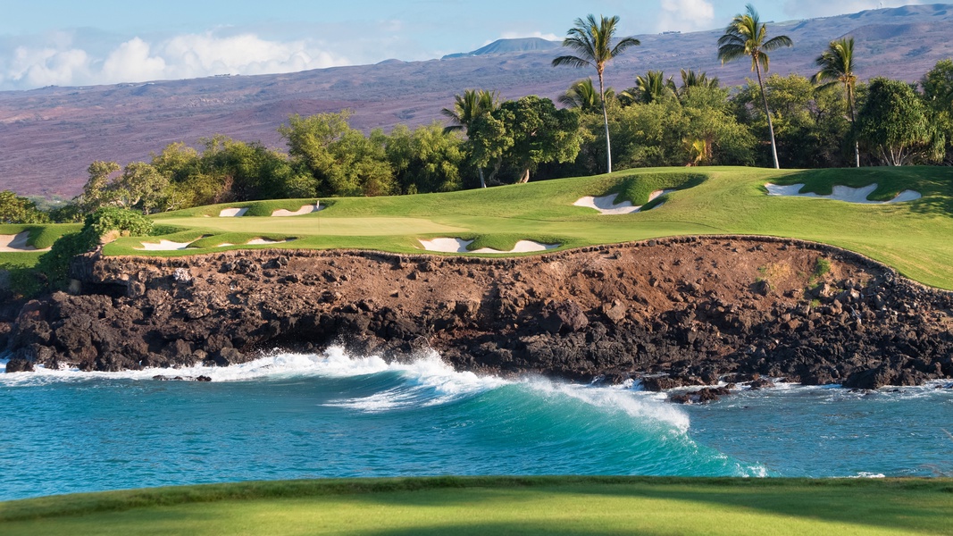 The gorgeous and famous Mauna Kea Golf Course.