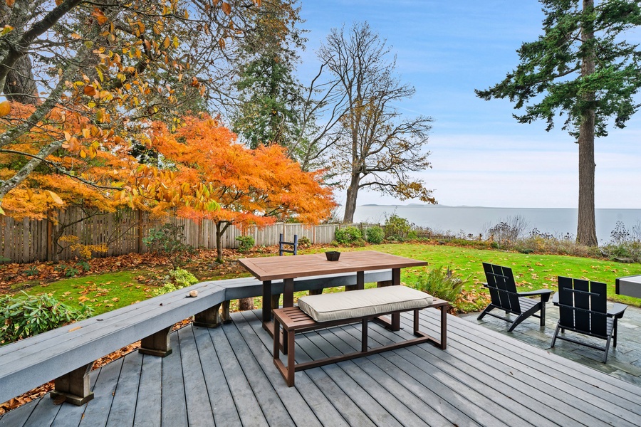 Relax or dine alfresco surrounded by vibrant foliage and sweeping bay vistas—pure seasonal magic.