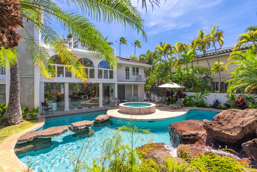 Beautiful pool and spa with a view of the villa, creating a resort-like atmosphere in the backyard.