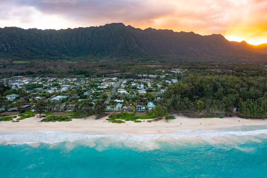 Steps away from the world-famous Waimanalo beach!