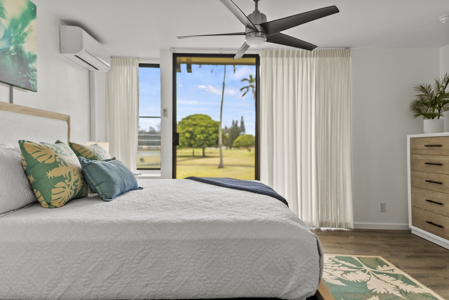 Wake up to the refreshing tropical breeze in the downstairs guest bedroom.