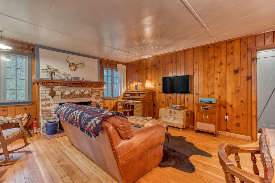 The wooden walls and decor makes this cabin real special