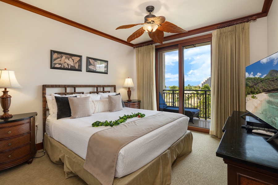Drift off in your tropical bedroom sanctuary with ocean breezes from the ceiling fan and stunning balcony views.