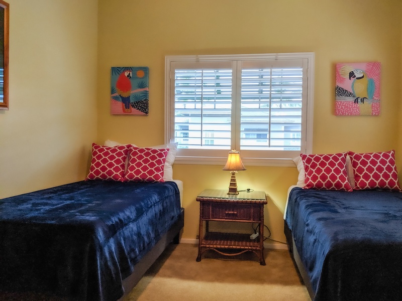 The third guest bedroom with twin beds and colorful decor.