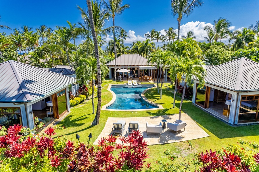 From above: primary bedroom to the right, entrance center top, surrounded by paradise