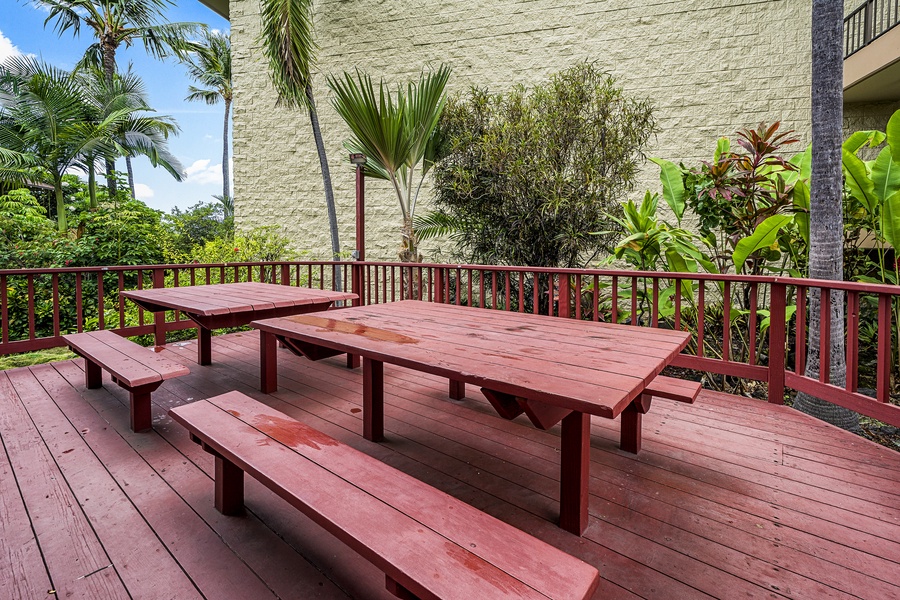 Complex seating area near the BBQ & Pool!