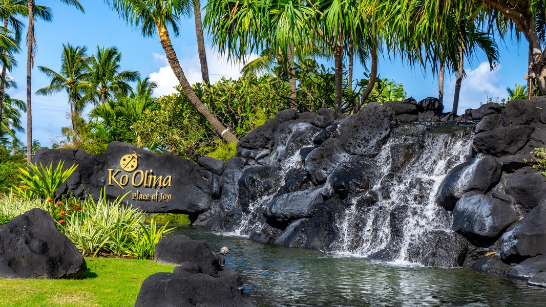 Waterfalls at the entrance to Ko Olina.