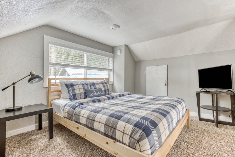 Queen bed in the loft