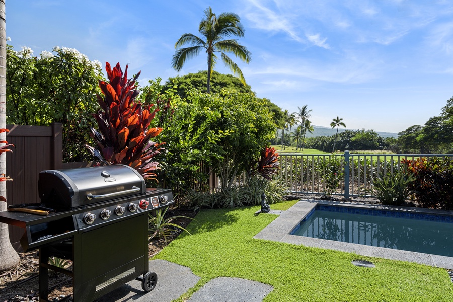 Grill out with views of the fairway at Kona Blue Vacations Holua Kai, perfect for sunset dinners and casual feasts.