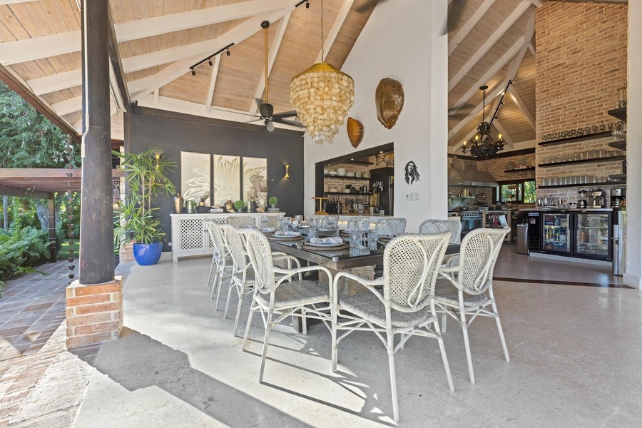 A welcoming dining area perfect for enjoying meals in a relaxed and stylish environment.