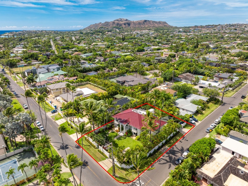 Aerial view with the property boundary highlighted, showing the villa’s spacious grounds and privacy.