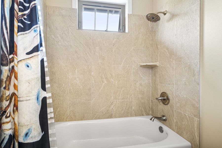 Tub/shower combo in the upstairs guest bathroom