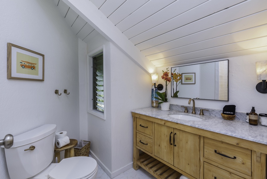 Ensuite Guest bathroom in the loft