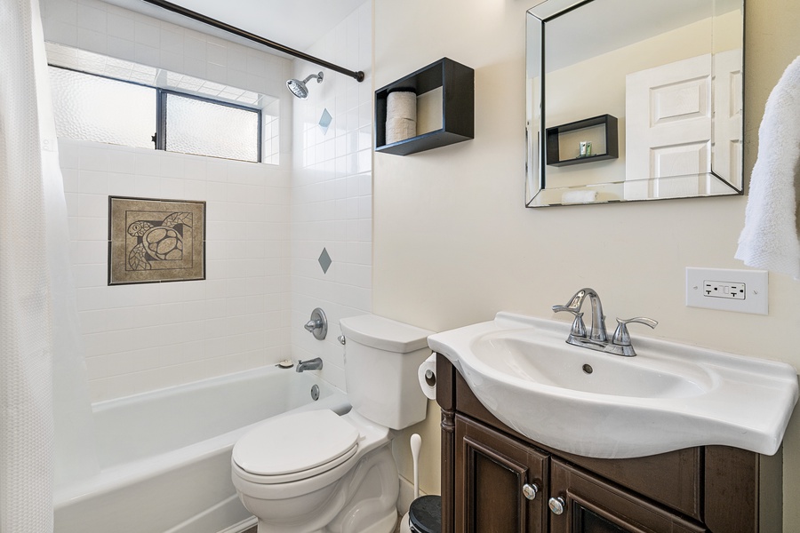 Primary bathroom with Tub / Shower combo