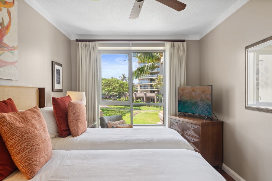Floor-to-ceiling windows in Honua Kai Konea 204’s guest suite invite island light and resort views inside.