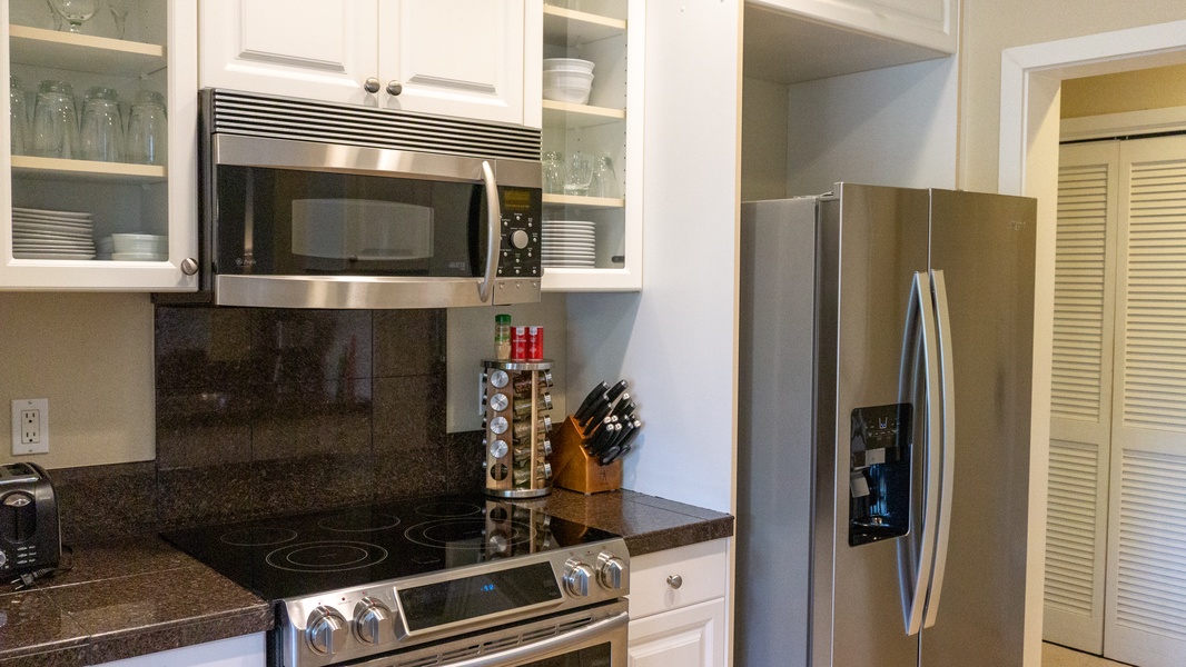 The spacious kitchen has all your needs for a relaxing vacation.