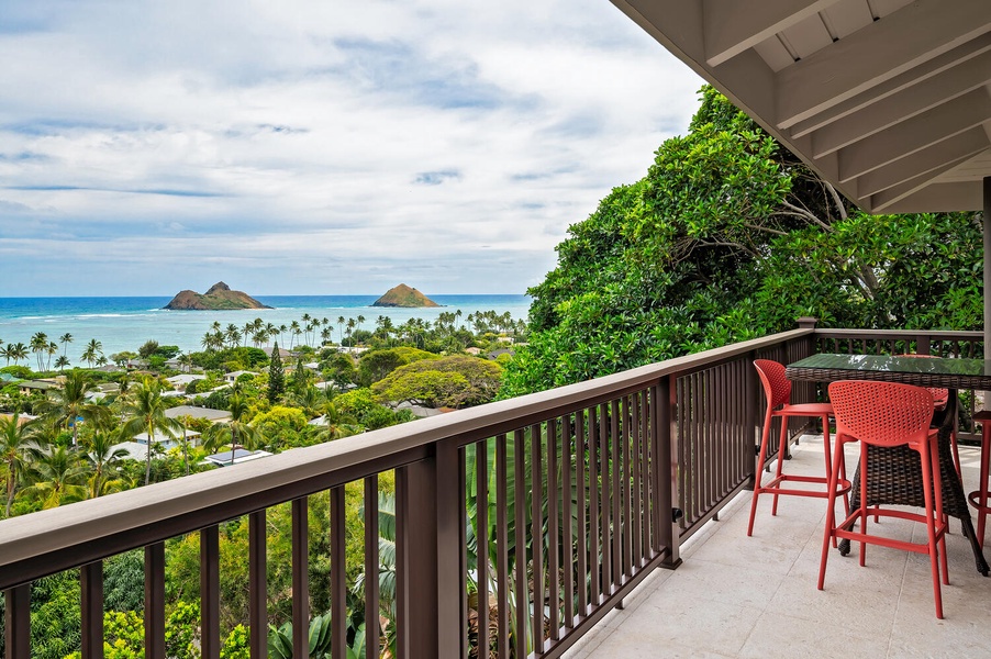 See the heavenly views of the ocean and Mokulua Islands