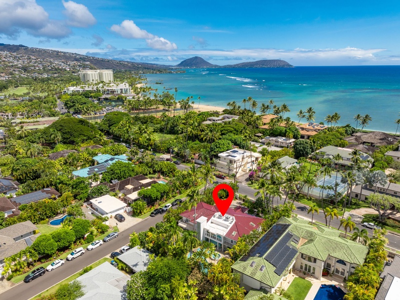 Aerial view with a location pin marking the villa’s ideal position near the ocean and local amenities.