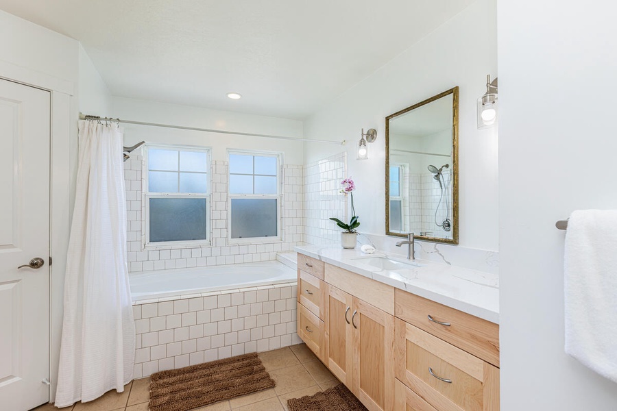 Spacious bathroom with tub and dual vanity—great for getting ready after beach days.