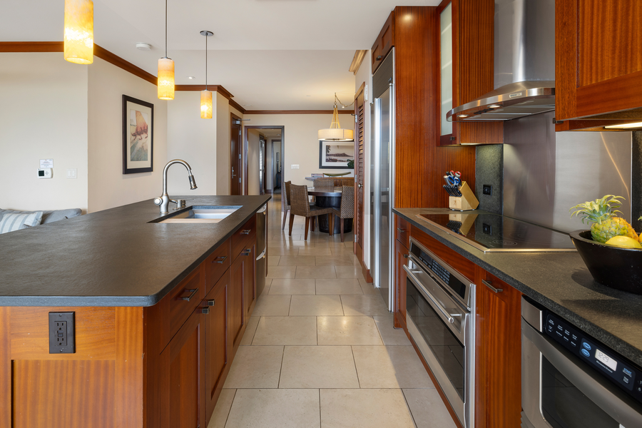 Creating great meals is a pleasure in this kitchen with top of the line appliances!