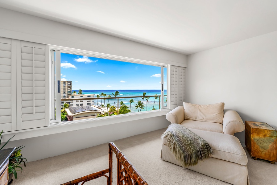 A window-side sofa invites laid-back mornings and dreamy afternoons, surrounded by skyline and ocean vistas.