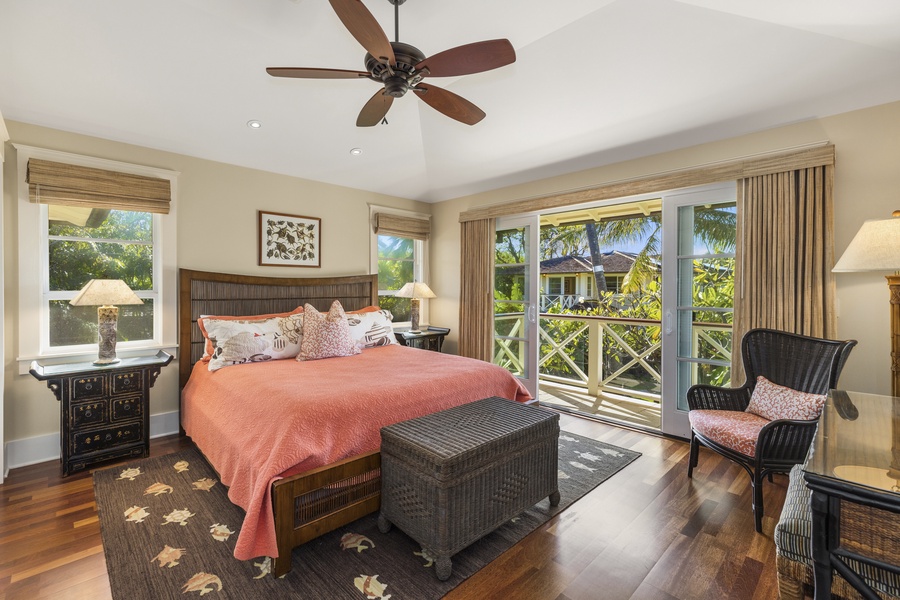 Upstairs mauka guest bedroom - Coral Suite