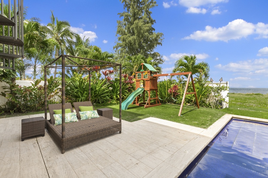 The perfect blend of indoor-outdoor living, this vacation rental allows you to soak up the Hawaiian sun while enjoying all the modern amenities you could desire