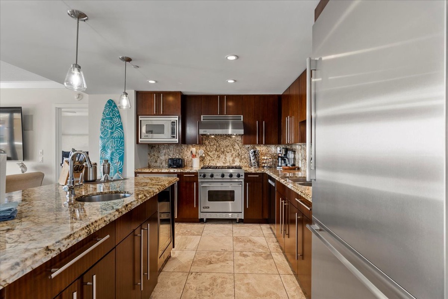 Honua Kai Hokulani 825 kitchen with stainless steel appliances and granite countertops—perfect for gourmet meals.