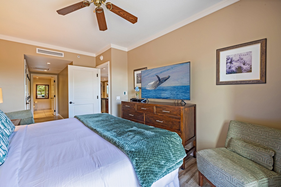 Spacious guest suite in Honua Kai Konea 230/232 with a flat-screen TV, dresser, and ceiling fan