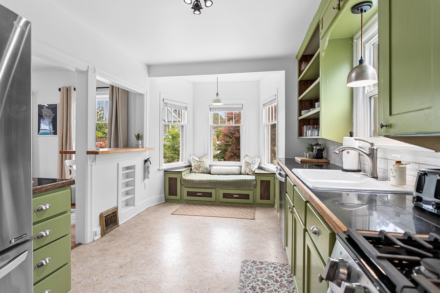 A chef-ready space with a gas range, deep sink, and modern finishes to fuel every Pacific Northwest adventure.