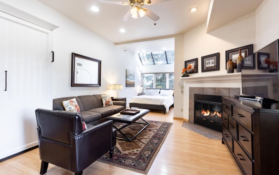 This bright, comfortable studio is big on location - Walk outside to enjoy world-class skiing at Park City Mountain Resort!