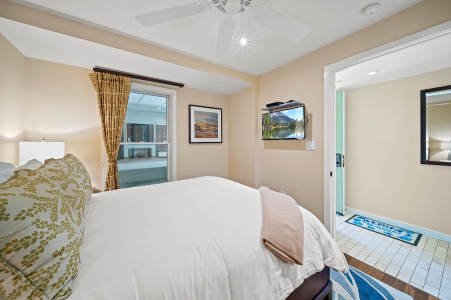 Enjoy the comfort of the bedroom with easy access to the fully-equipped guest bathroom