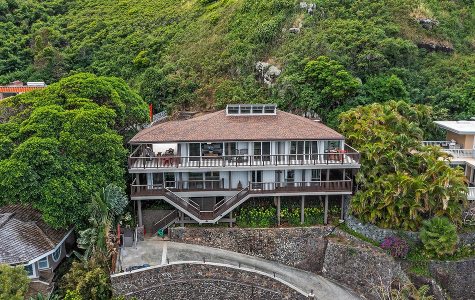 Nestled on a lush mountainside in Lanikai