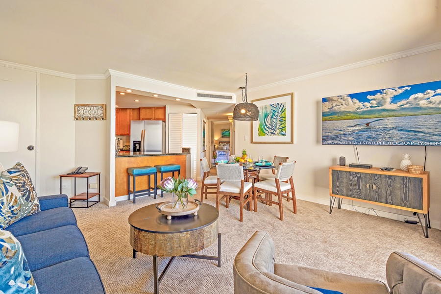 Tropical charm and comfort meet in Kaanapali Shores 903’s dining and living area.