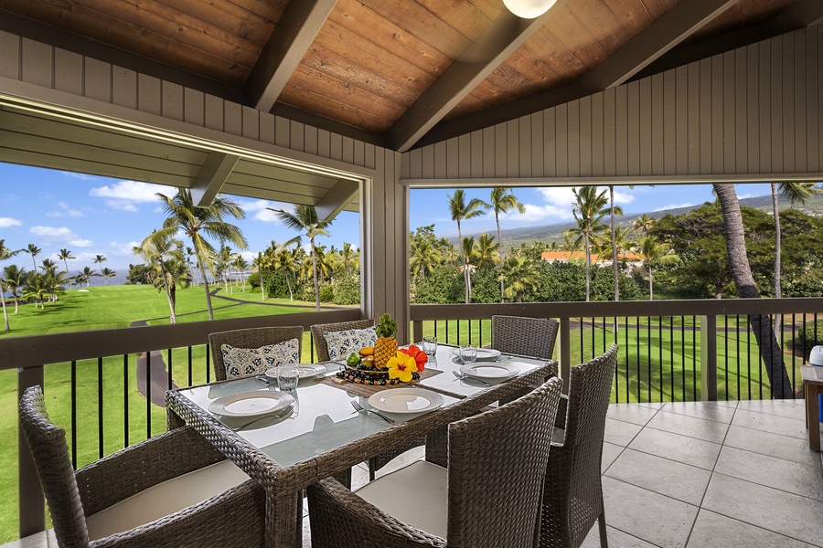 Dining for 6 guests on the spacious Lanai!