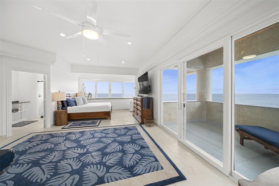 This spacious suite features a king-sized bed, a private lanai access and breathtaking ocean views.