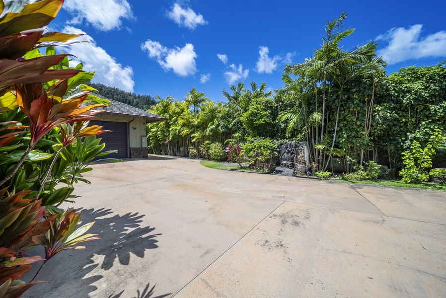Additional parking area and garage access—convenient setup for multiple guests and gear.