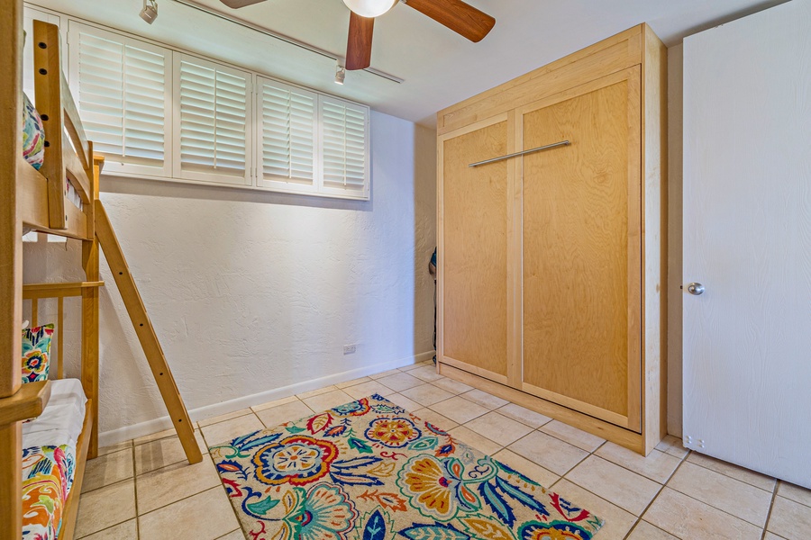 Papakea L-106's versatile room features a foldaway Murphy bed, providing extra sleeping space when needed