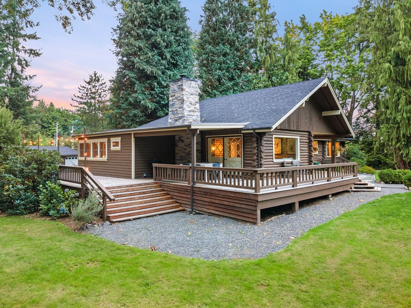 Unparalleled blend of rustic elegance and modern comforts nestled amidst the serene Bellingham countryside