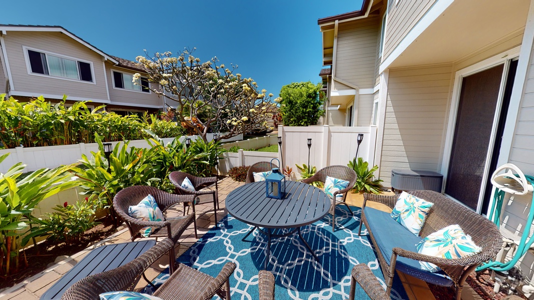 The festive lanai with beautiful seating and tropical decor.