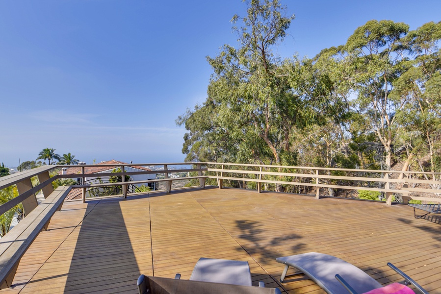 With its own private secret garden-esc patio, complete with a romantic bistro dining set for two, ivy covered fence, and ocean and canyon views, the fourth bedroom is quite the romantic hide away