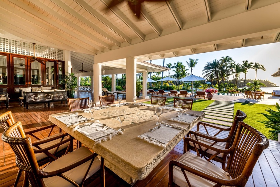 Dine al fresco in this elegant outdoor dining area, complete with tropical views.