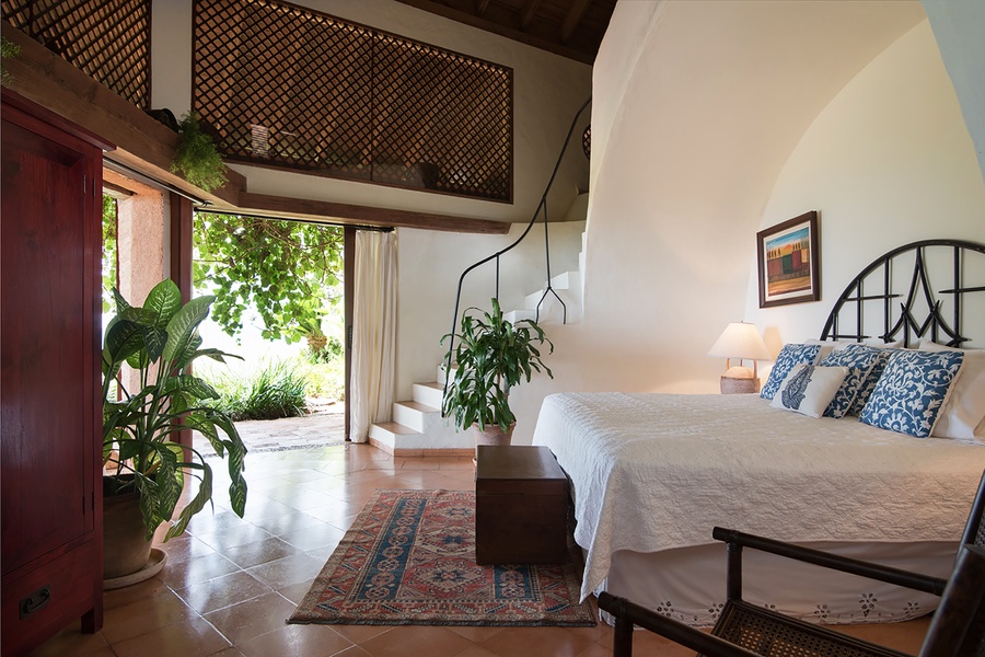 Wake up to a beautiful morning in the guest bedroom with access to the garden.