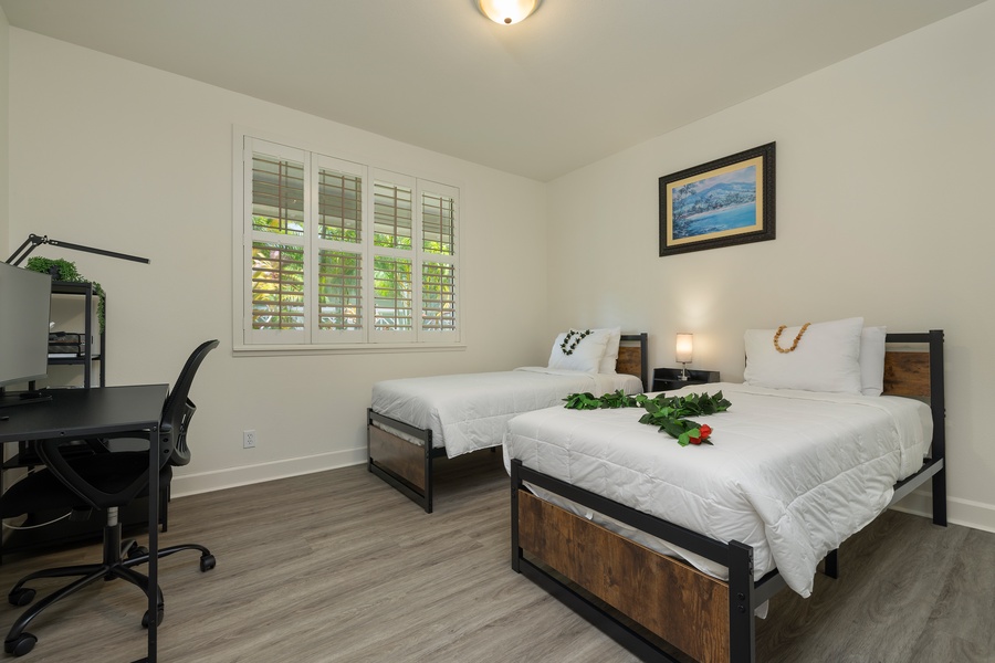 Rest peacefully in your twin beds with crisp linens and tropical leaf accents, while natural light filters through plantation shutters.