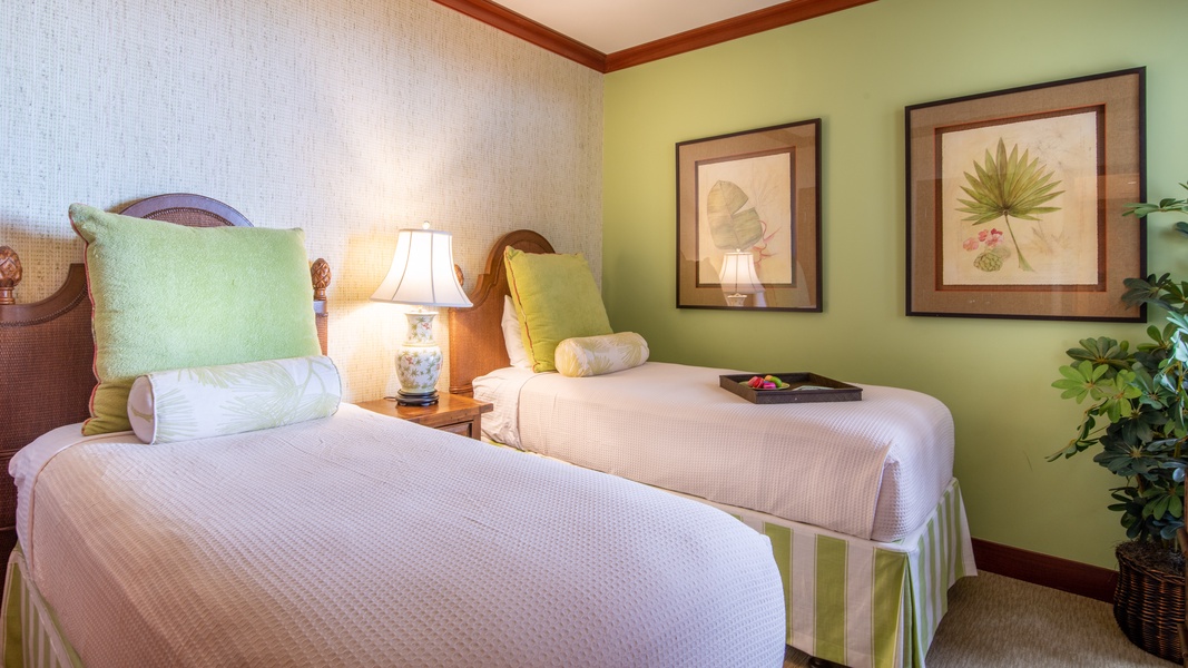 The third guest bedroom with two comfortable twin beds.